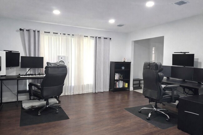 Building Photo - 16910 Country Bridge Rd