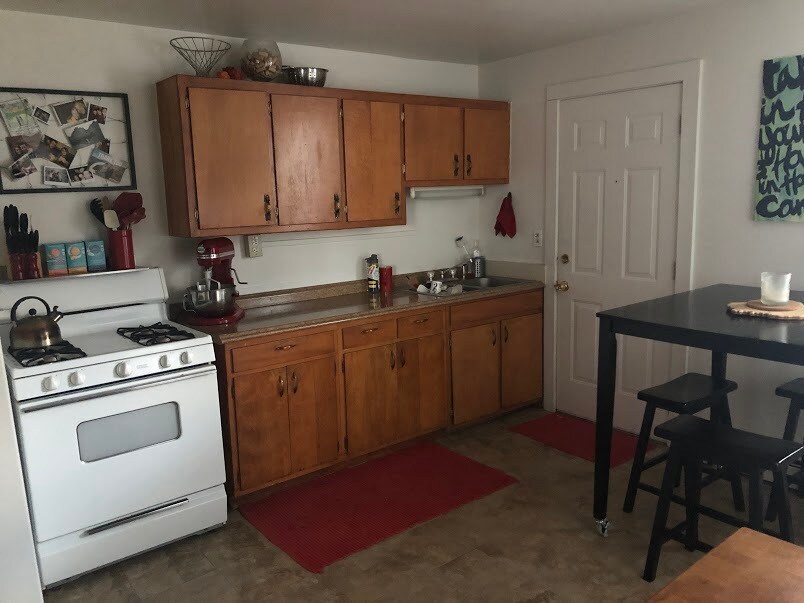 Liv Rm - 1304 W Kiowa St