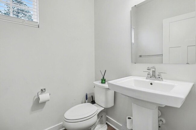 Building Photo - 484 Bridgepoint Dr