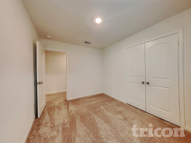 Building Photo - 23048 Shakespeare Dr