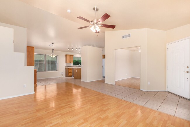 Building Photo - Spacious 3 Bed, 2 Bath Home in Boulder Creek