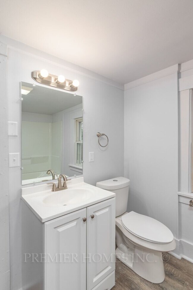 Building Photo - 2103 17th St NE