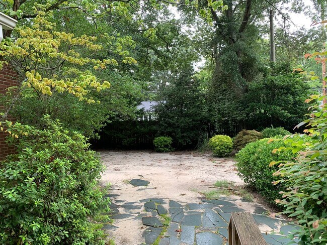 Building Photo - Lovely home in the Haymount Area - Available 4/15/2026