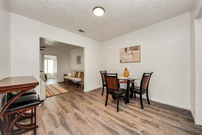 Building Photo - 2902 Truxillo St