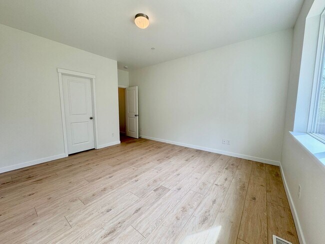 Building Photo - 1729 Cyrene Dr NW