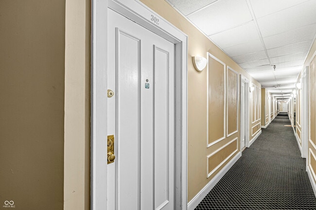 Building Photo - 230 E 9th St