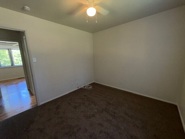 Building Photo - Well-Maintained Split-Level Home in Webster Groves, MO — Spacious & Family-Friendly