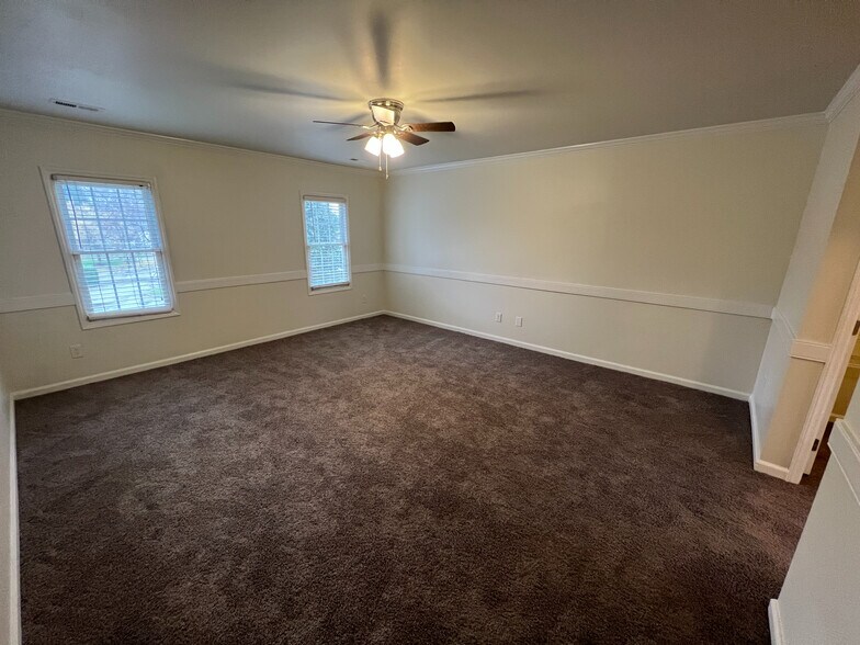 Building Photo - Room in House on Fieldmont Ct