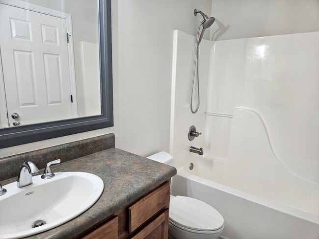 Building Photo - 907 11th Ave N