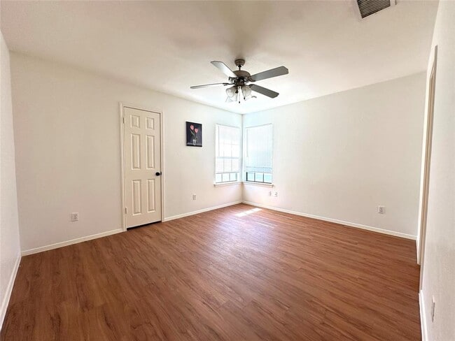 Building Photo - 12300 Emery Oaks Rd