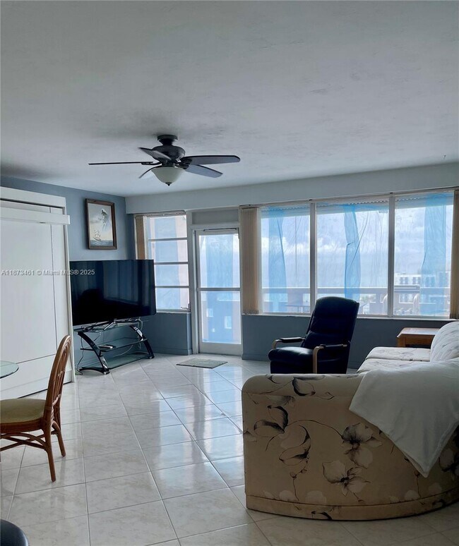 Building Photo - 3111 N Ocean Dr