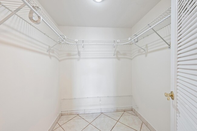 Building Photo - 1036 US-1