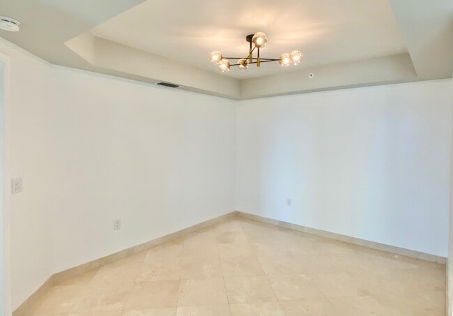 Building Photo - 16400 Collins Ave
