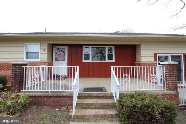 Building Photo - 4032 Quakerbridge Rd