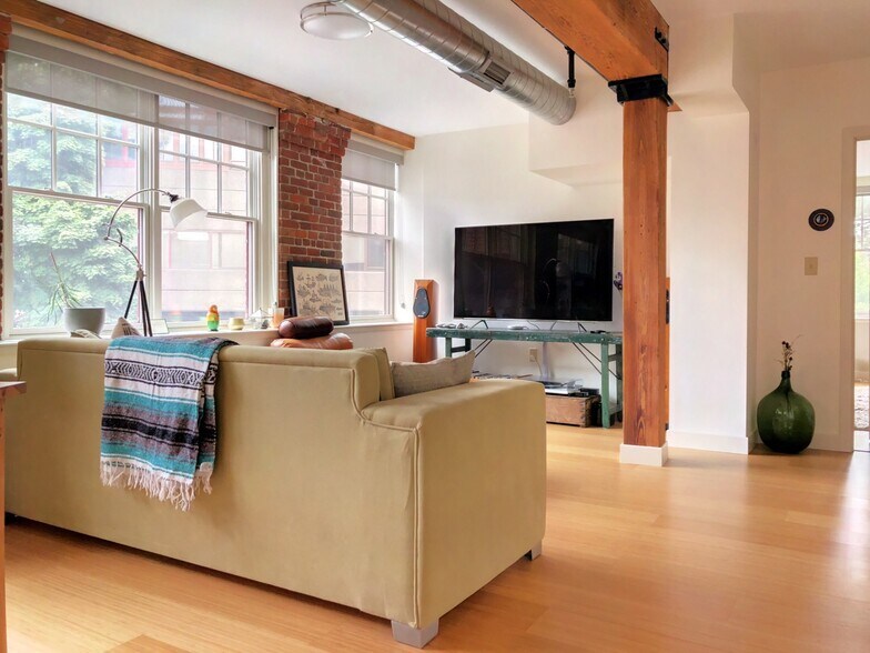 Building Photo - 22 Cottage Park Ave