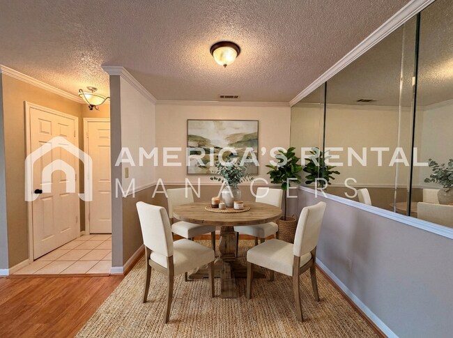 Building Photo - Inverness Area Living: Utilities Included plus Pool Access