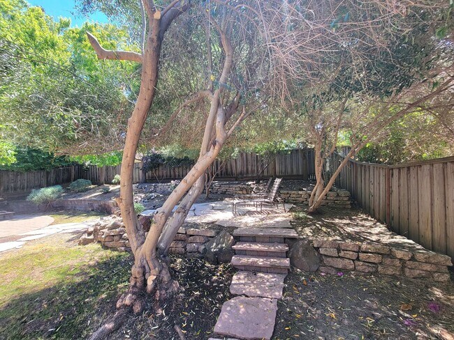 Building Photo - Spacious Beauty with Remodeled Kitchen and...
