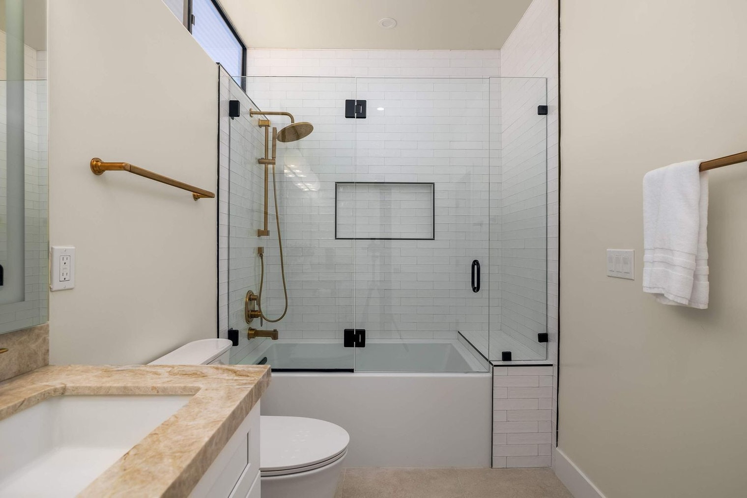 Building Photo - 357 Playa Del Sur St