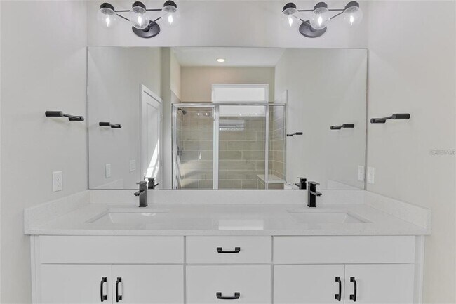 Building Photo - 1800 Houston St