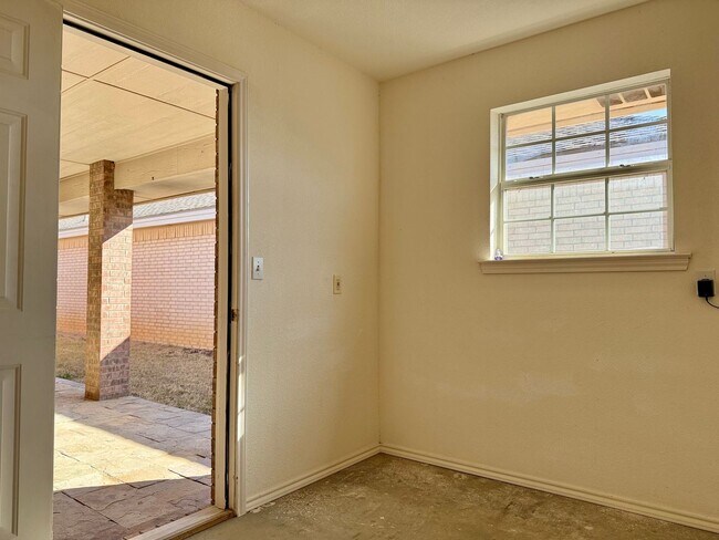 Building Photo - For Rent