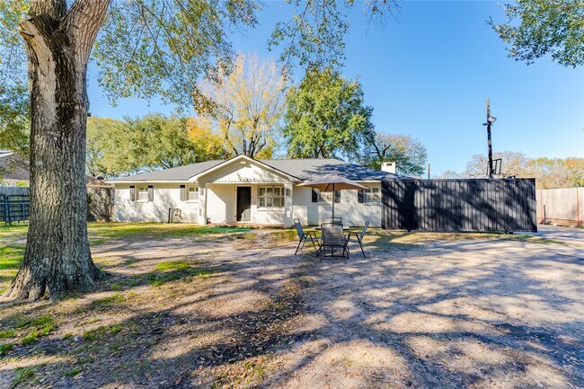 Building Photo - 11407 Iberia Dr