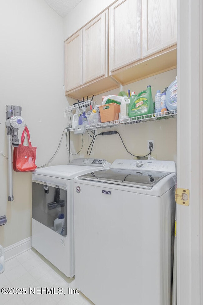 Building Photo - 4051 Richmond Park Dr E
