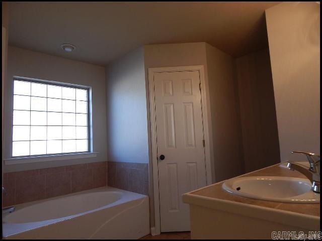 Building Photo - 521 Wisteria Dr