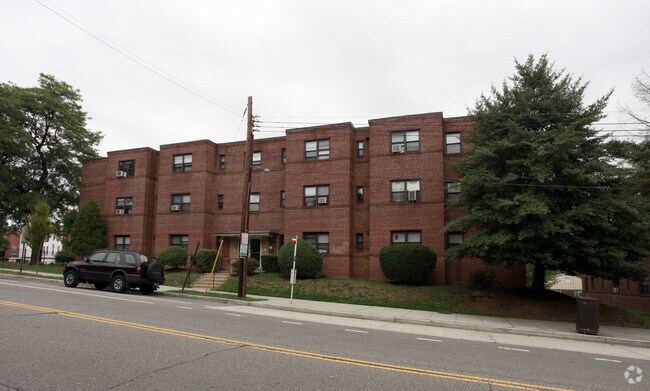 Building Photo - 6713 Fourteenth Apartments