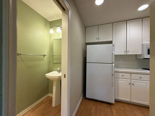 Building Photo - 9605 NW Miller Hill Dr