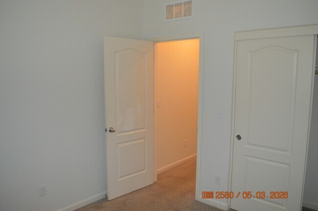 Building Photo - 4220 Freemark Ave