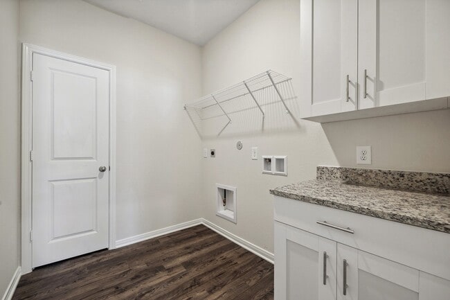 Building Photo - 668 Spur Ct