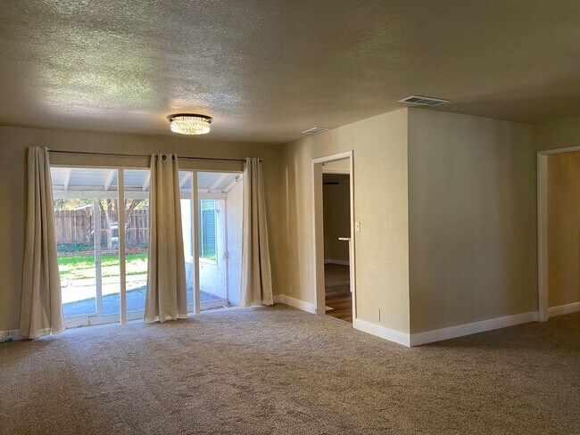 Building Photo - Four Bed, Two Bath Home In Stockton's Holi...