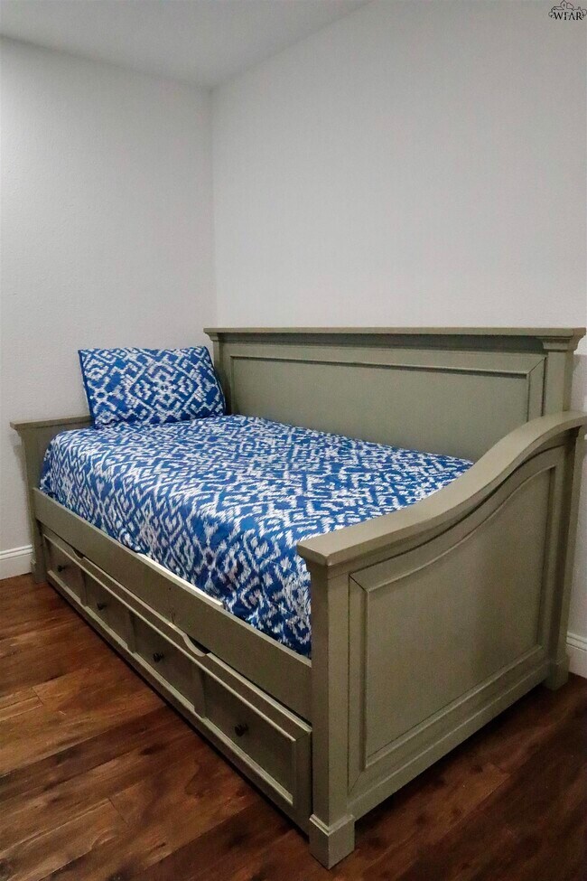 Building Photo - 19 Pilot Point Dr