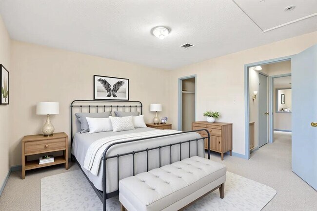 Building Photo - 8583 Wilcrest Dr