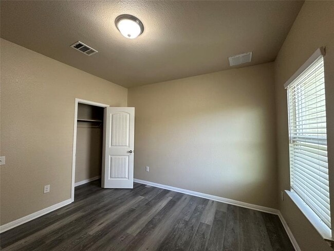 Building Photo - 1517 Maier Dr