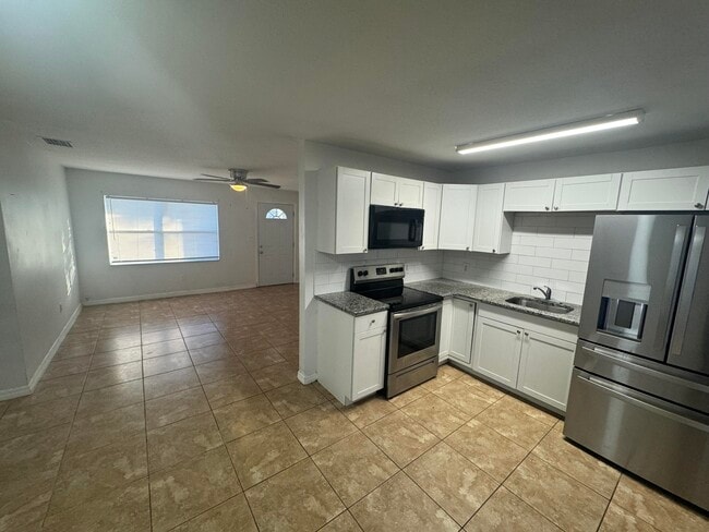 Building Photo - 820 Juanita Cir