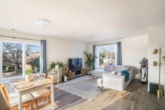 Building Photo - 700 10th St