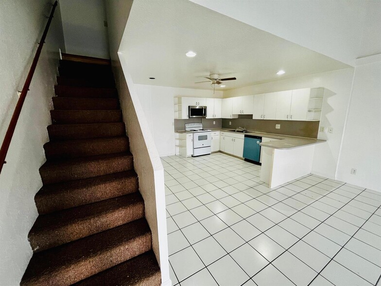 Building Photo - 13707 Yarmouth Ct