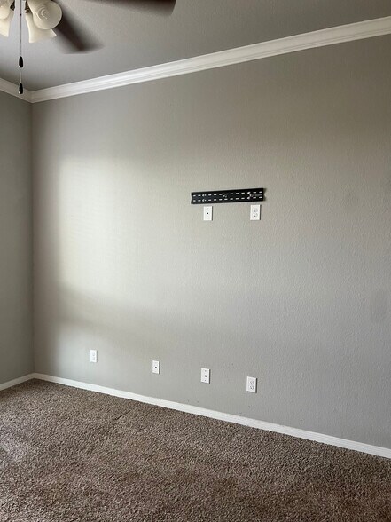 Building Photo - 8119 Redbrush