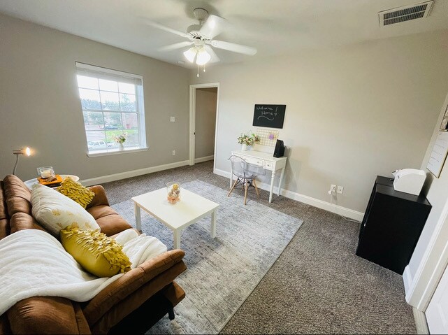 Building Photo - 900 Dean Lee Dr