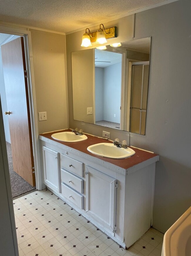 Building Photo - 3 BED, 2 BATH MOBILE HOME