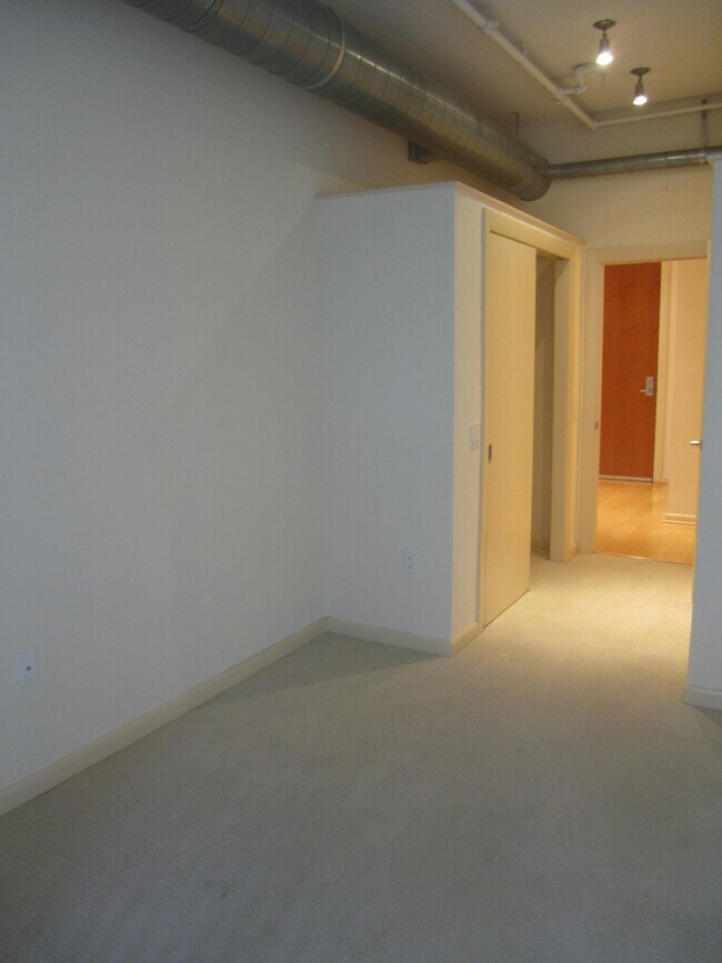 Building Photo - 811 4th St NW