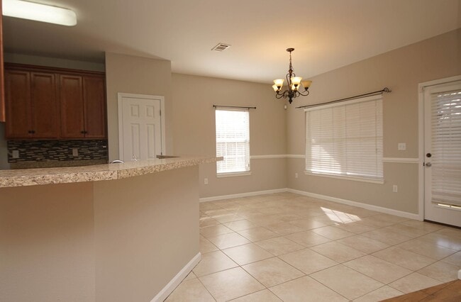 Building Photo - Central Niceville Location