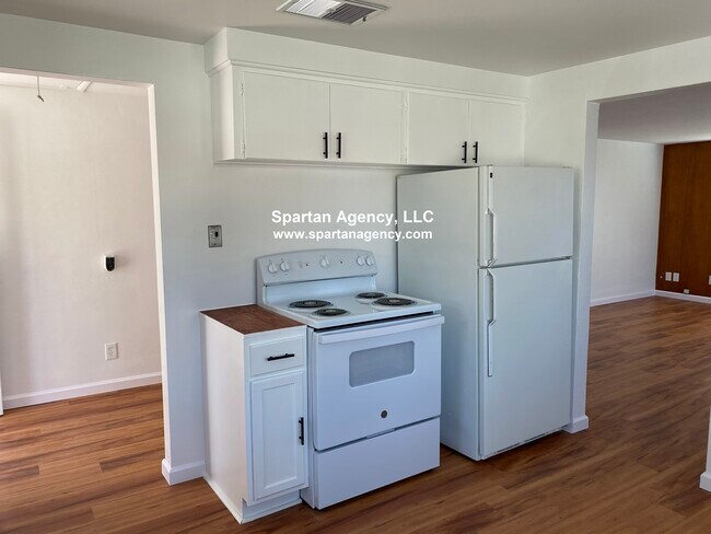 Building Photo - 2608 Linden Ln