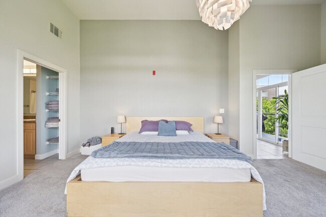 Building Photo - 5677 S Park Pl