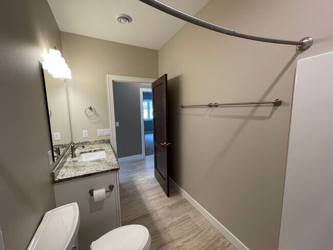 Building Photo - AVAILABLE AUGUST- 3 Bed 2 Bath Townhome In...