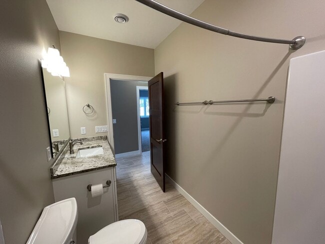 Building Photo - Available Now! $350 OFF FIRST MONTHS RENT! 3 Bed 2 Bath Beautiful New Construction Townhome in He...
