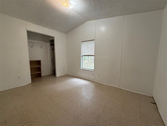 Building Photo - 27614 Southland Dr