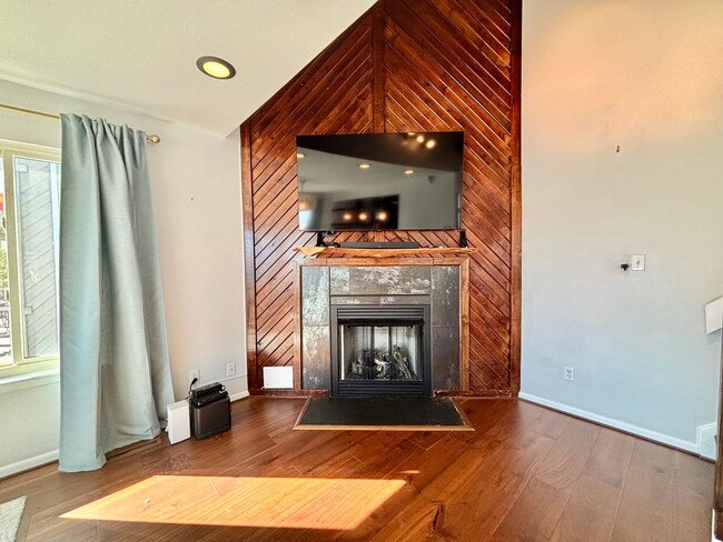 Building Photo - Stunning Virginia Beach Condo with Waterfr...