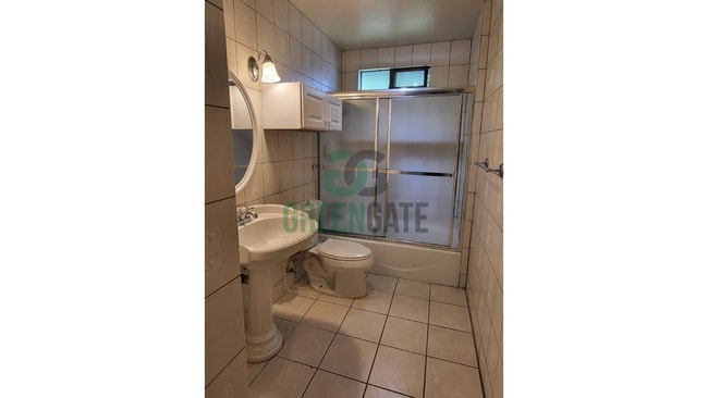 Building Photo - NOW AVAILABLE! Make this spacious 4 bedroo...